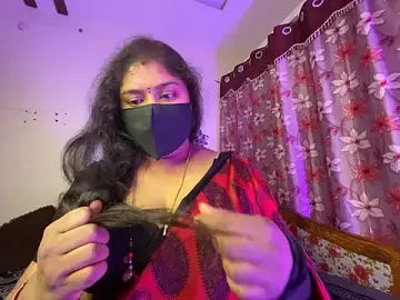 Stripchat Live Sex Cam of LouleyRanii