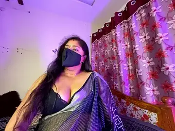 Stripchat Live Sex Cam of LouleyRanii