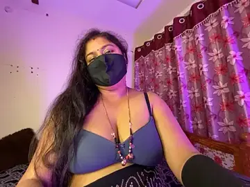 Stripchat Adult Webcam of LouleyRanii