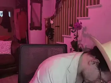 Stripchat Live Sex Cam of MasterDaddyCool