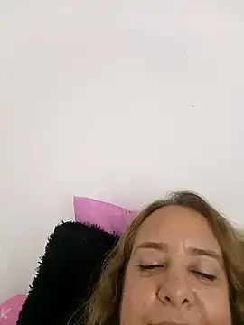 Stripchat Sex Cam of Iivana_19