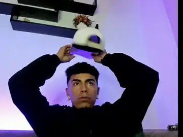 Stripchat Free Porn Cam of Thiago_teenboy66