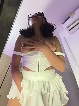 Stripchat Live Sex Cam of Cuteprincess21