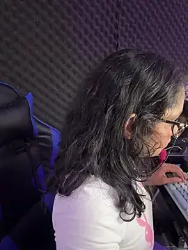 Stripchat Live Sex Cam of Cuteprincess21