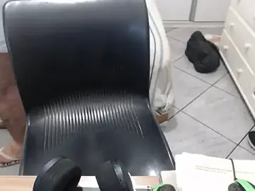 Stripchat Watch Live Sex Cams of MysterBearMG