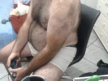 Stripchat Free Porn Cam of MysterBearMG