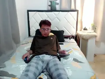 Stripchat Nude Webcam of -asiantwink0000-