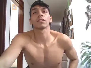 Stripchat Live Sex Cam of Patrick3_5556