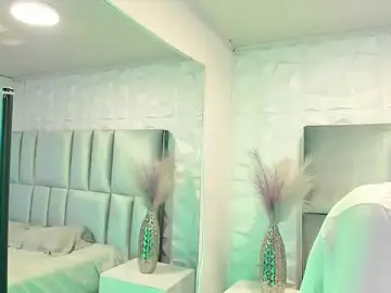 Stripchat Live Sex Cam of HollyPeach