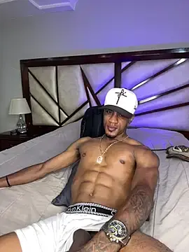 Stripchat Nude Webcam of AaronCruz_