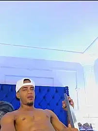 Stripchat Live Porn of AaronCruz_