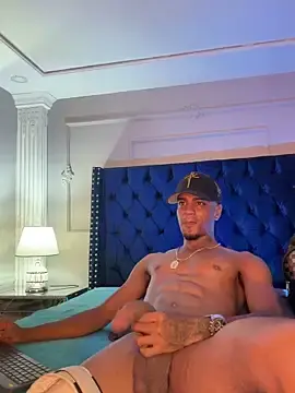 Stripchat Best Webcam of AaronCruz_