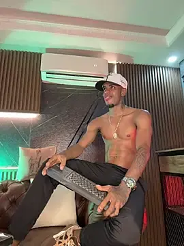 Stripchat Adult Webcam of AaronCruz_