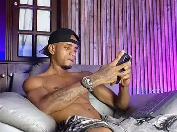 Stripchat Adult Video Chat of AaronCruz_