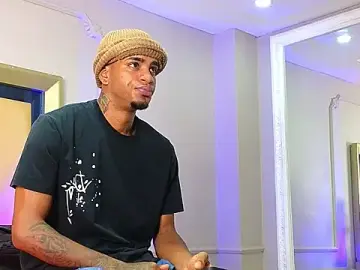 Stripchat Best live sex cam show of AaronCruz_