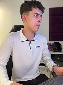 Stripchat Nude Webcam of AdrianRinaldi