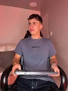 Stripchat Live Sex Cam of AdrianRinaldi