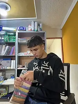 Stripchat Live Sex Cam of AdrianRinaldi