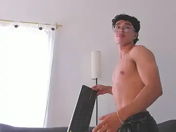 Stripchat Live Sex of LittleMya_