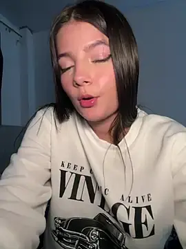 Stripchat Adult Video Chat of EmmiiGlow