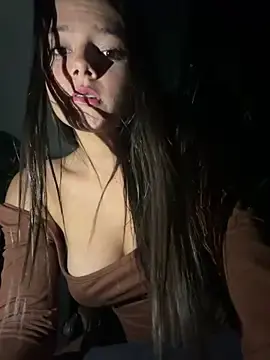 Stripchat Live Sex Cam of EmmiiGlow