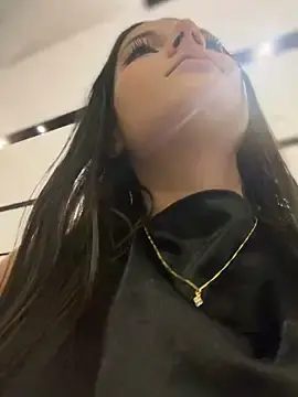 Stripchat Watch Live Sex Cams of EmmiiGlow