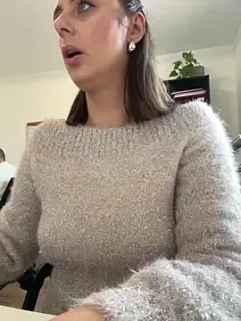 Stripchat Sex Cam of Hii_Lolla