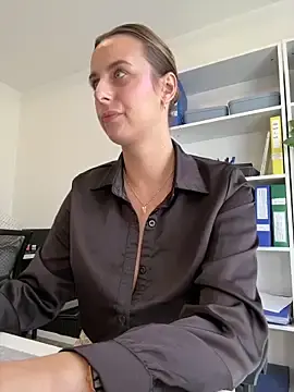 Stripchat Live Sex Cam of Hii_Lolla