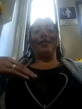 Stripchat Free Porn Cam of misshot_02