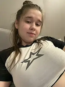 Stripchat Sex Chat of HornyGirlH