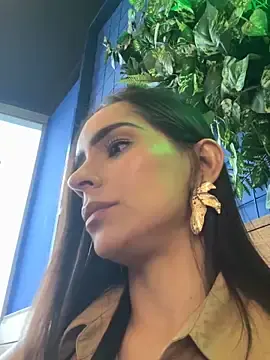 Stripchat Live Sex Cam of Mau_White
