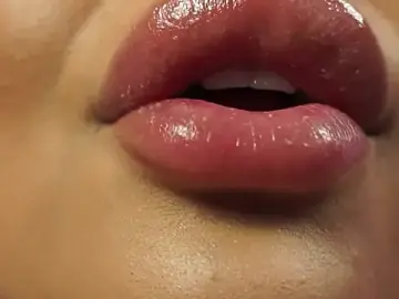 Stripchat Sex Cam of GoldenAmber