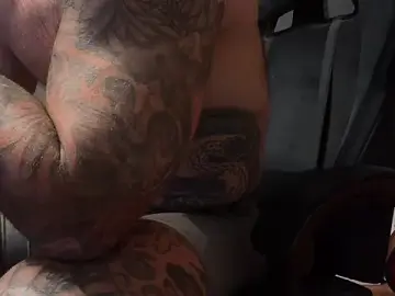 Stripchat Live Sex Cam of Mr_YourGod