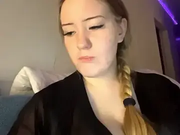 Stripchat Live Sex Cam of PandaFluff