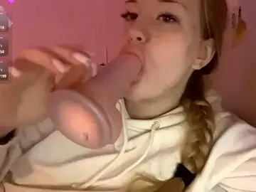 Stripchat Live Sex Cam of PandaFluff