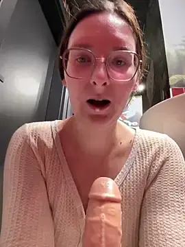 Stripchat Free Live Porn of The_Snowwhitee