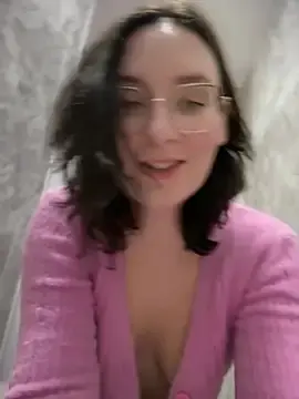 Stripchat Sex Cam of The_Snowwhitee