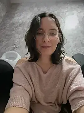 Stripchat Free Porn Cam of The_Snowwhitee