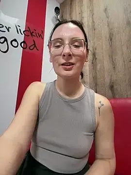 Stripchat Live Sex of The_Snowwhitee