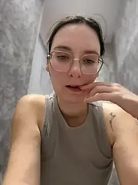 Stripchat Sex Cam of The_Snowwhitee