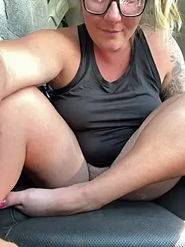 Stripchat Live Porn of _ElizabethLove_