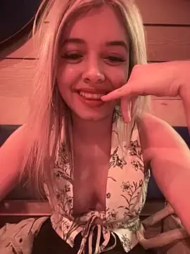 Stripchat Live Sex Cam of carolina__star