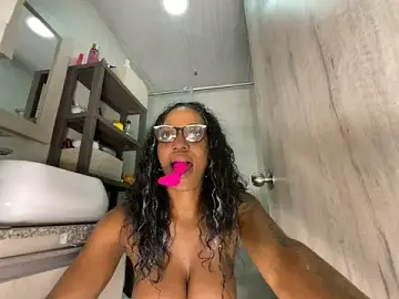 Stripchat Adult Webcams of Bustykeyla