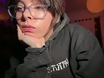 Stripchat Nude Webcam of GennaJames