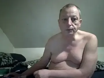 Stripchat Sex Cam of chubbybear2cum