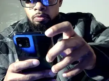 Stripchat Live Sex Cam of WhiskeyWood_DuhGOD