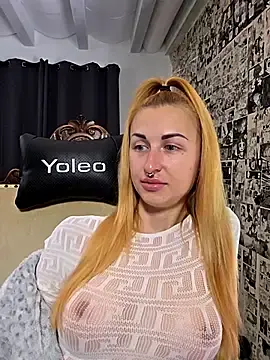 Stripchat Live Sex Cam of kylie_blck