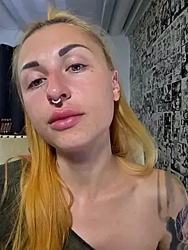 Stripchat Live Sex Cam of kylie_blck