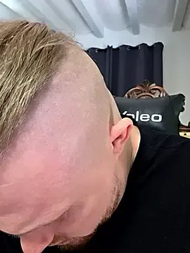 Stripchat Sex Cam of kylie_blck