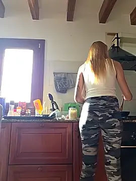 Stripchat Live Porn of kylie_blck